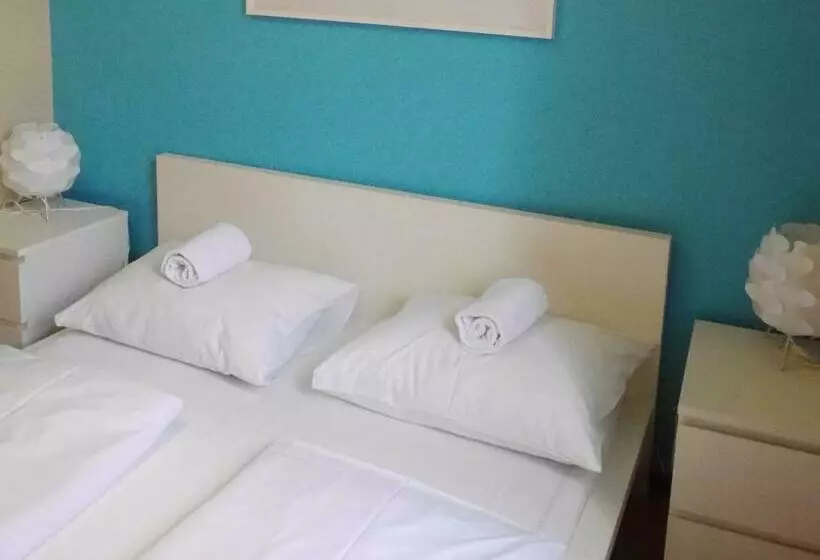 Standard Room, Wombat S City Hostel London
