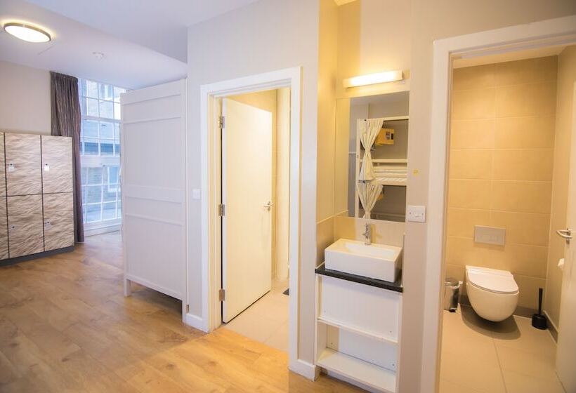 ルームシェアのワンベッド, Wombat S City Hostel London