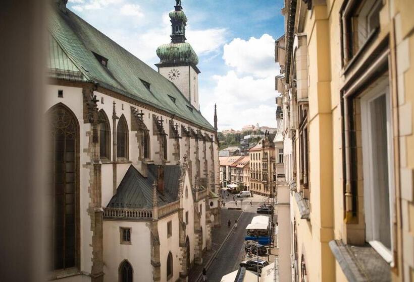 חדר סטנדרטי לארבעה עם חדר אמבטיה משותף, Jacob Brno