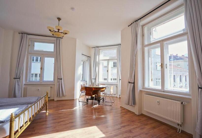 דירת חדר שינה 1 עם נוף לעיר, Jacob Brno