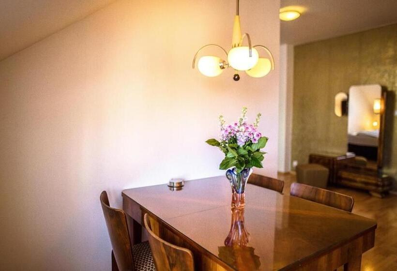 חדר סטודיו סטנדרד, Jacob Brno