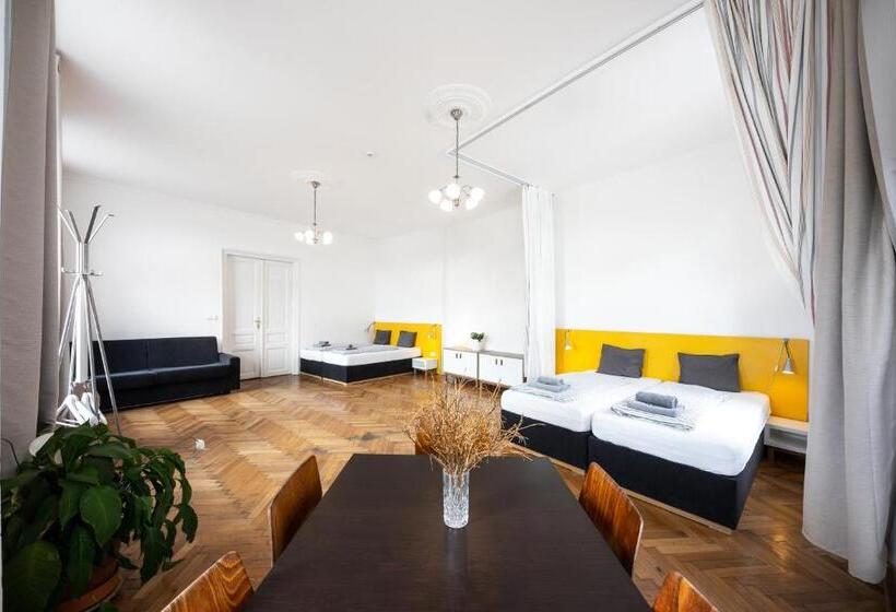 חדר משפחתי חדר אמבטיה משותף, Jacob Brno