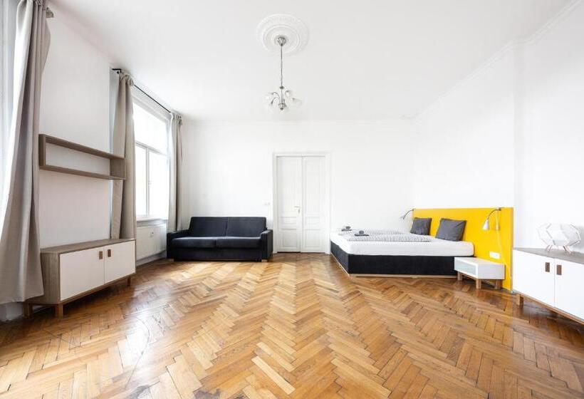 חדר משפחתי חדר אמבטיה משותף, Jacob Brno