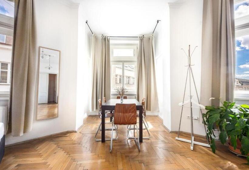 חדר משפחתי חדר אמבטיה משותף, Jacob Brno