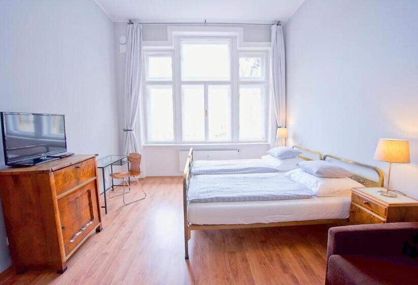 דירת שני חדרים, Jacob Brno