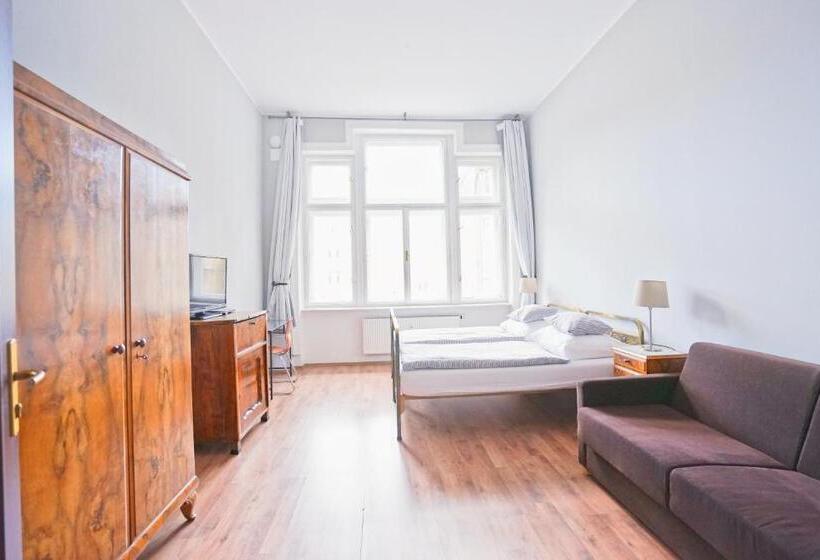 דירת שני חדרים, Jacob Brno