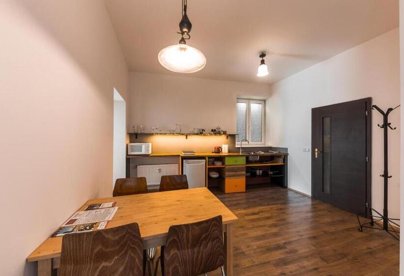 דירת שני חדרים, Jacob Brno