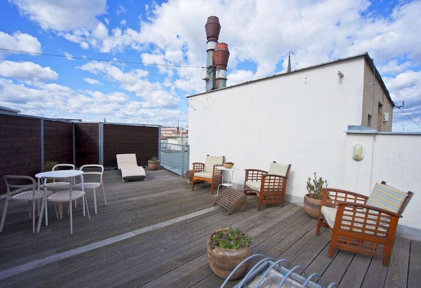 דירת חדר עם טרסה, Jacob Brno