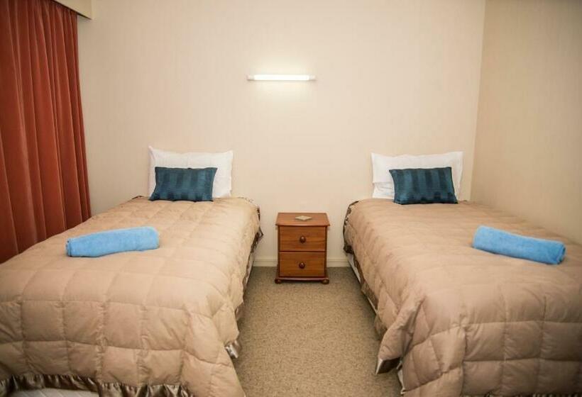 اتاق خانوادگی, Alpenhorn Motel