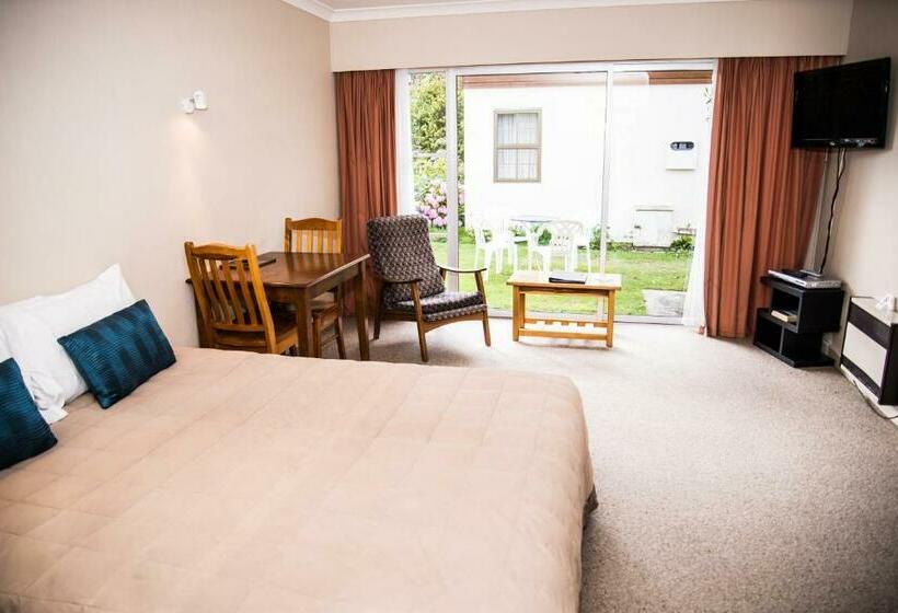 اتاق خانوادگی, Alpenhorn Motel