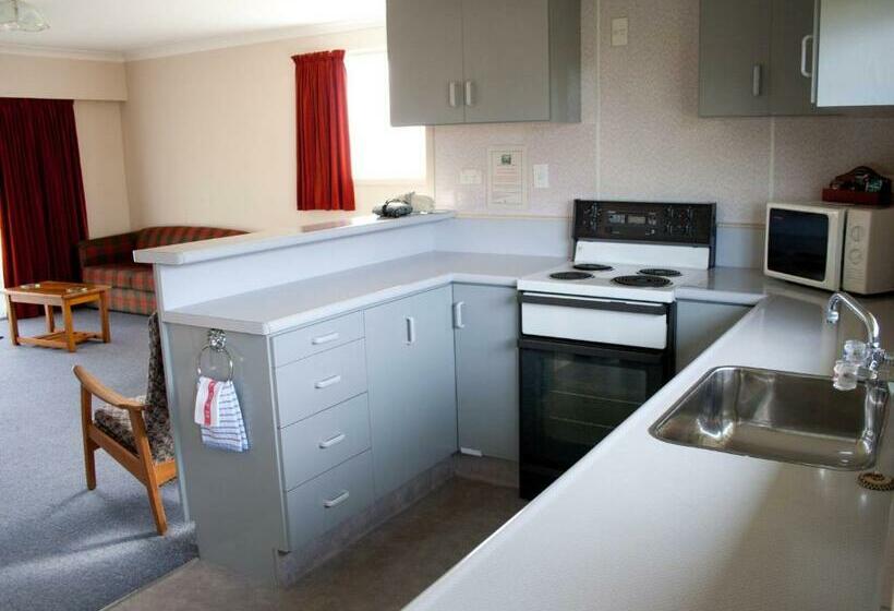 اتاق لوکس خانوادگی, Alpenhorn Motel