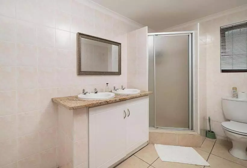 آپارتمان 3 خوابه, Admirals Lodge Guest House And Brightways Self Catering Apartments