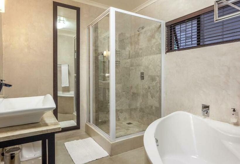 חדר דלוקס, The Loerie Hide