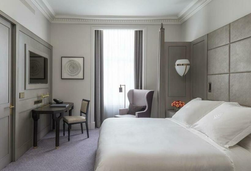Номер Superior Кровать Кинг, Four Seasons Hotel London At Tower Bridge