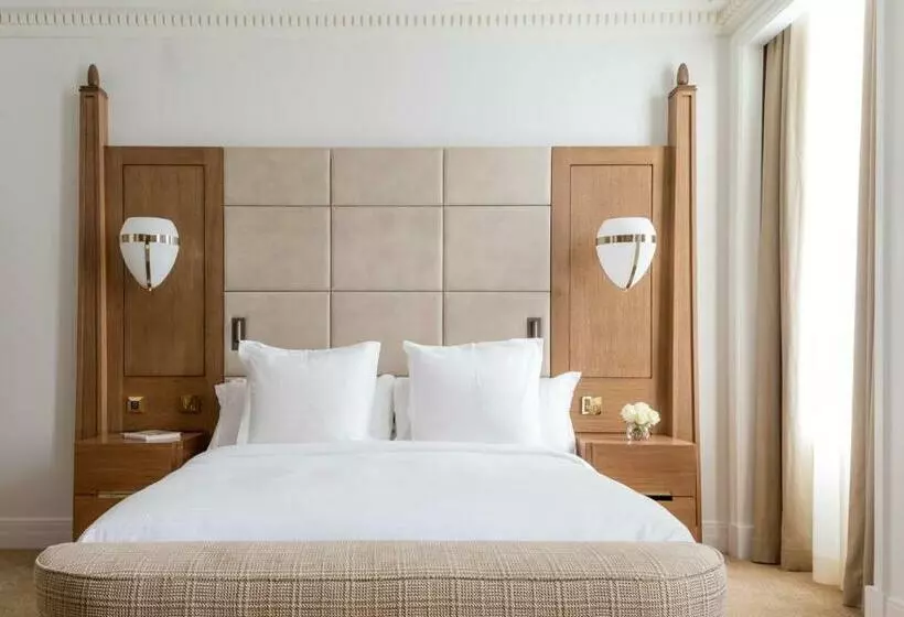 キングサイズベッドのデラックスルーム, Four Seasons Hotel London At Tower Bridge