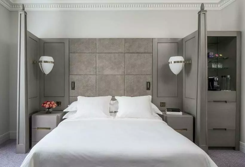 キングサイズベッドのスーペリアルーム, Four Seasons Hotel London At Tower Bridge