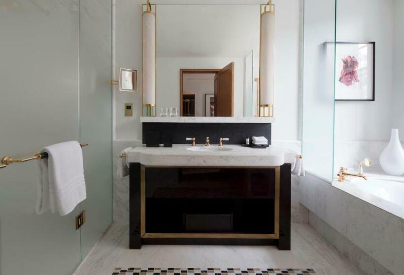 Номер Премиум, Four Seasons Hotel London At Tower Bridge