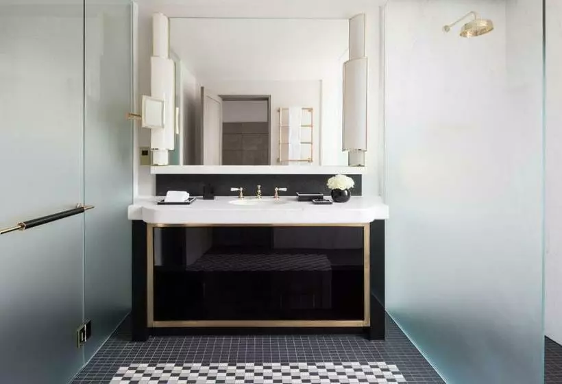 キングサイズベッドのスーペリアルーム, Four Seasons Hotel London At Tower Bridge