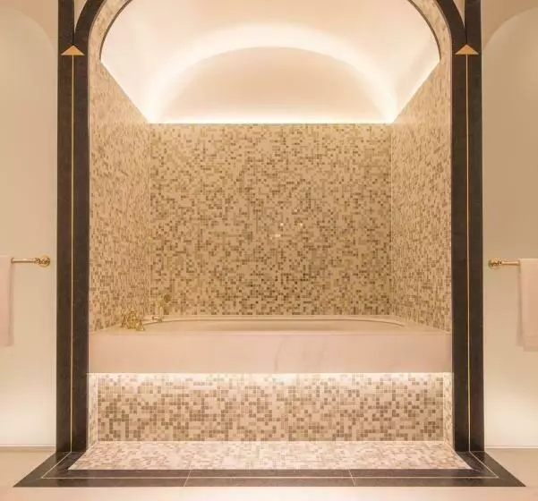 エクゼクティブルーム, Four Seasons Hotel London At Tower Bridge
