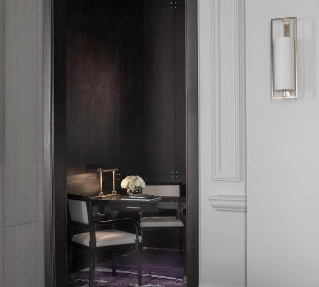 Люкс Кровать Кинг, Four Seasons Hotel London At Tower Bridge
