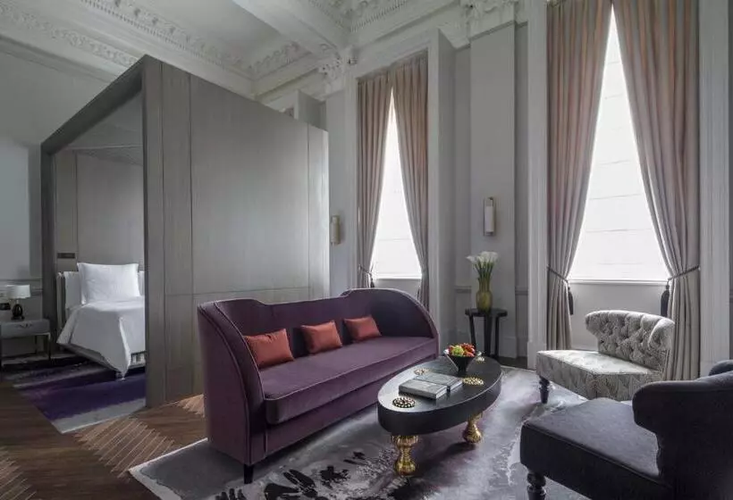 キングサイズベッドのスイートルーム, Four Seasons Hotel London At Tower Bridge