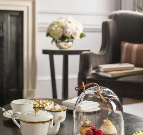 キングサイズベッドのスイートルーム, Four Seasons Hotel London At Tower Bridge
