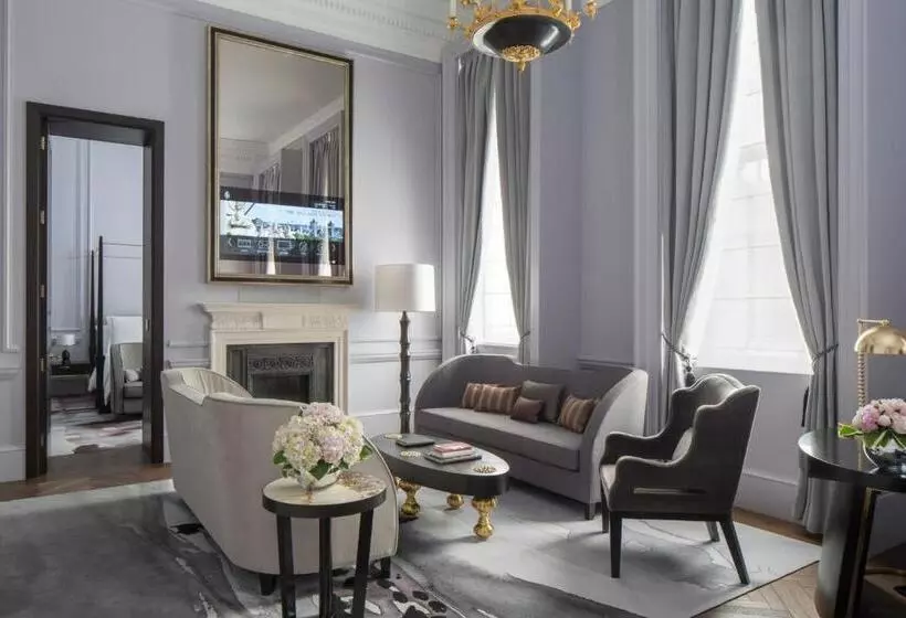 キングサイズベッドのスイートルーム, Four Seasons Hotel London At Tower Bridge
