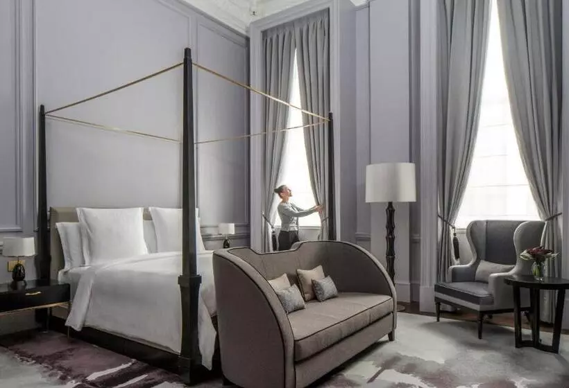 キングサイズベッドのスイートルーム, Four Seasons Hotel London At Tower Bridge