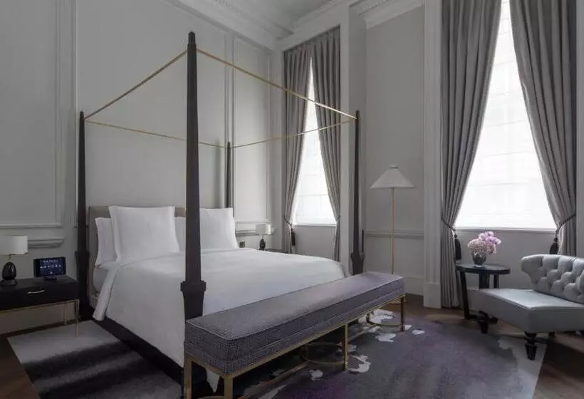 キングサイズベッドのスイートルーム, Four Seasons Hotel London At Tower Bridge