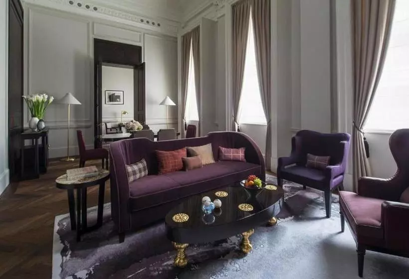 キングサイズベッドのスイートルーム, Four Seasons Hotel London At Tower Bridge