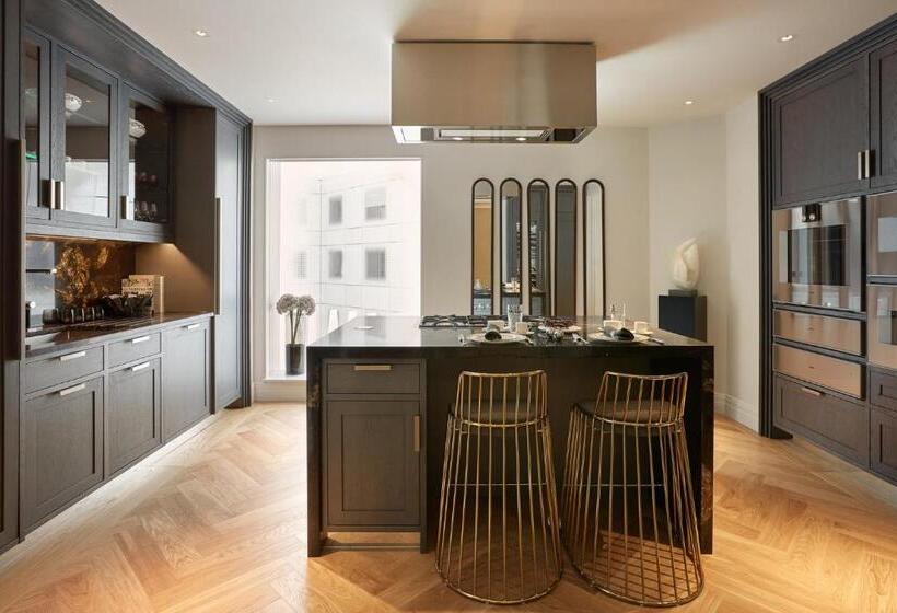 Номер Стандарт, Four Seasons Hotel London At Tower Bridge