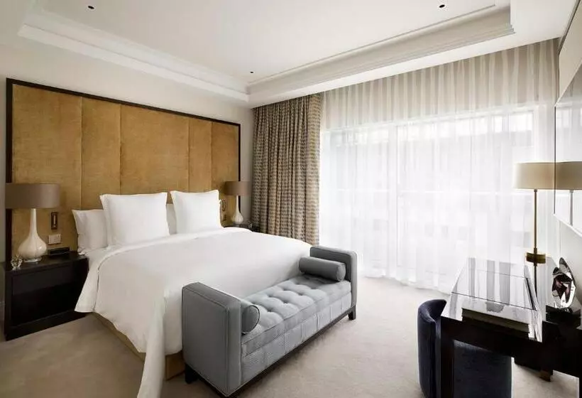ロイヤルルーム, Four Seasons Hotel London At Tower Bridge