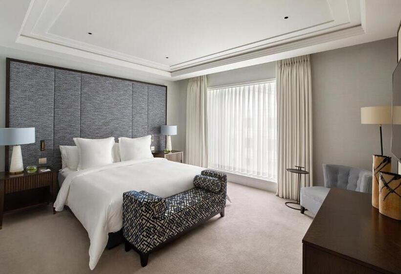 Номер Стандарт, Four Seasons Hotel London At Tower Bridge