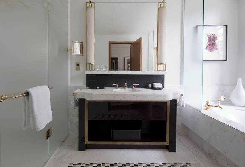 Номер Премиум, Four Seasons Hotel London At Tower Bridge
