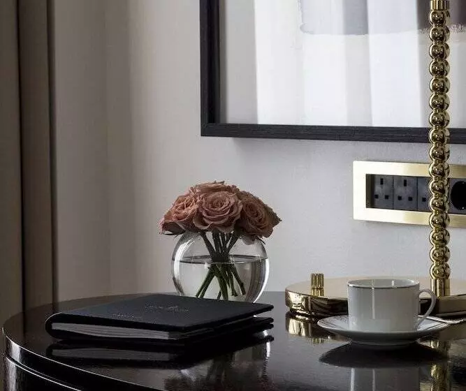 プレミアムルーム, Four Seasons Hotel London At Tower Bridge