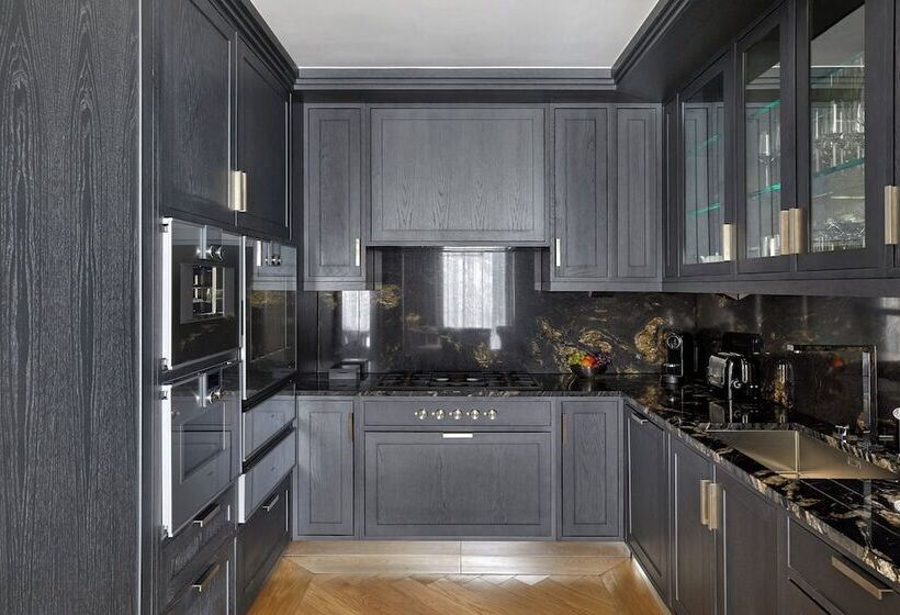 Номер Стандарт, Four Seasons Hotel London At Tower Bridge