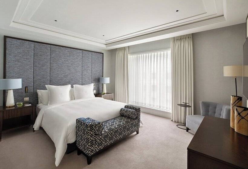 Номер Стандарт, Four Seasons Hotel London At Tower Bridge