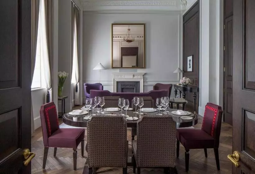 キングサイズベッドのスイートルーム, Four Seasons Hotel London At Tower Bridge