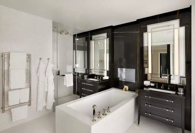 ロイヤルルーム, Four Seasons Hotel London At Tower Bridge