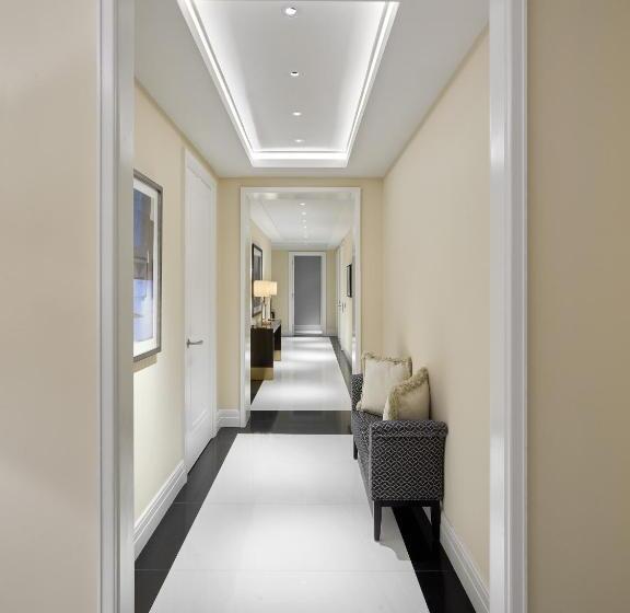 Номер Стандарт, Four Seasons Hotel London At Tower Bridge