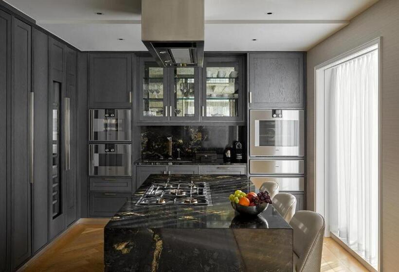 Номер Стандарт, Four Seasons Hotel London At Tower Bridge