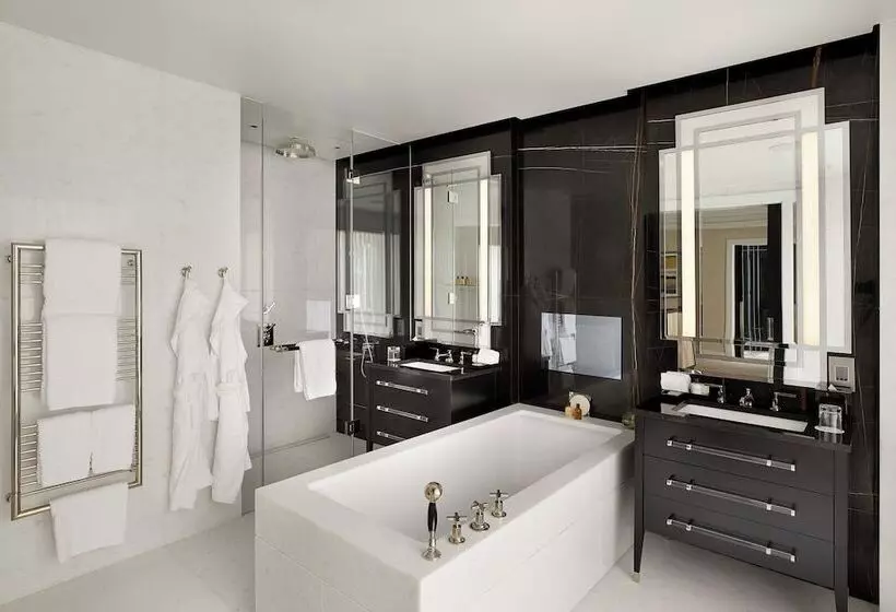 ロイヤルスイート, Four Seasons Hotel London At Tower Bridge