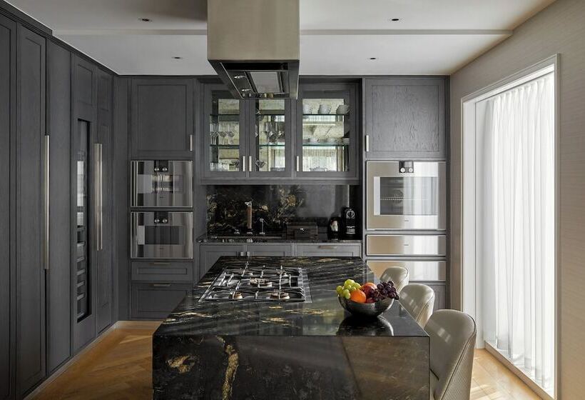 Номер Стандарт, Four Seasons Hotel London At Tower Bridge