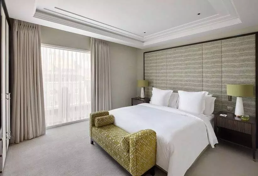 スタンダードルーム, Four Seasons Hotel London At Tower Bridge