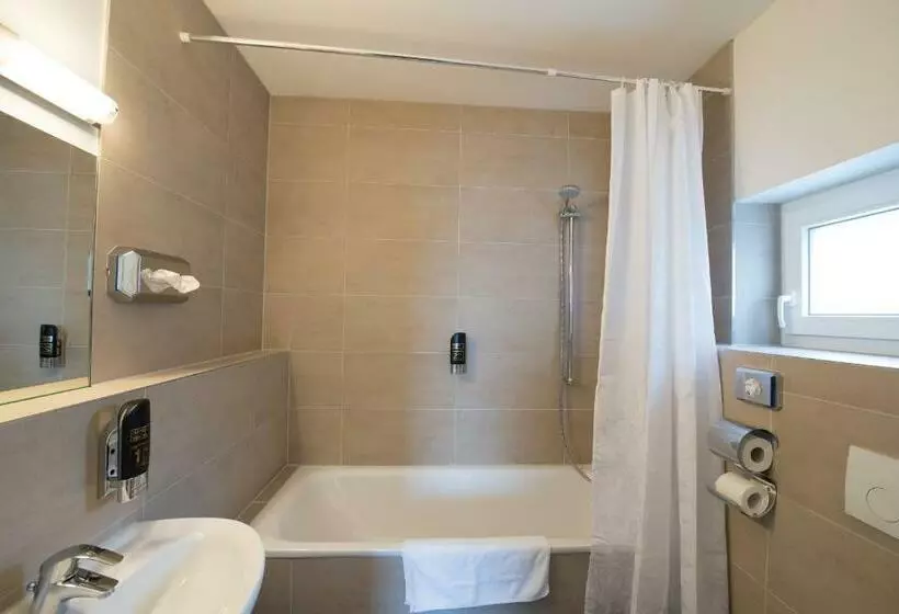 Standard Neljän Hengen Huone, Goethe Business Hotel By Trip Inn