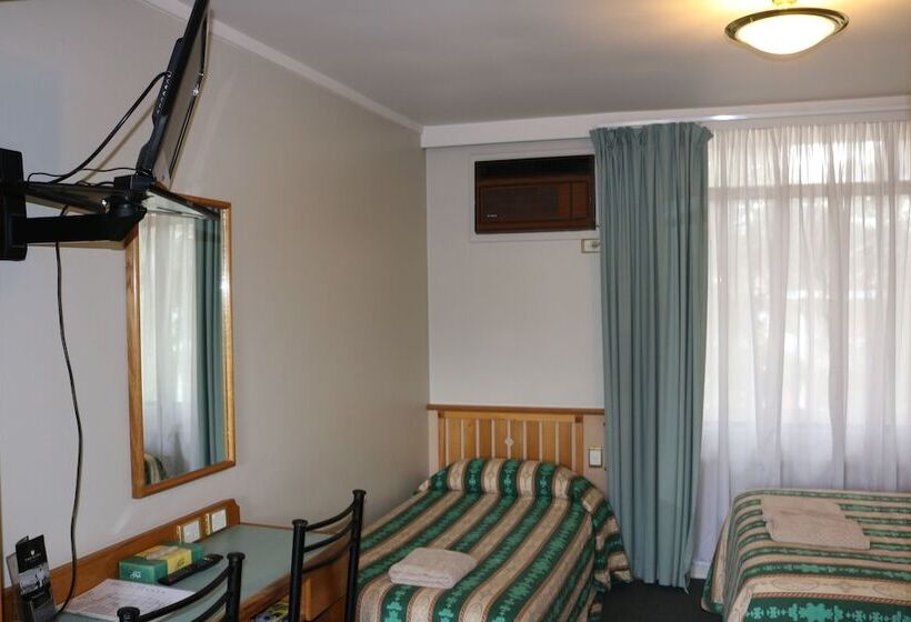 Семейный Номер, The Hermitage Motel