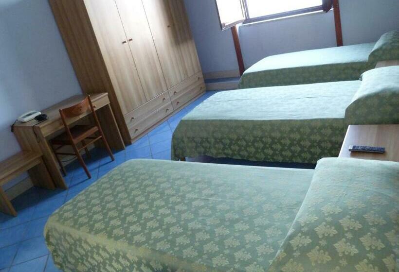 Номер Стандарт Трехместный, Ancelle Sorrento  Casa D Accoglienza