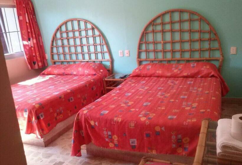 غرفه قياسيه سريرين مزدوجين, Angela Carolina