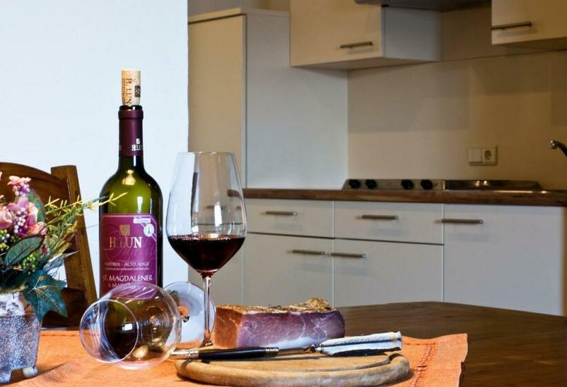 آپارتمان 1 خوابه با بالکن, Apartments Waldquell