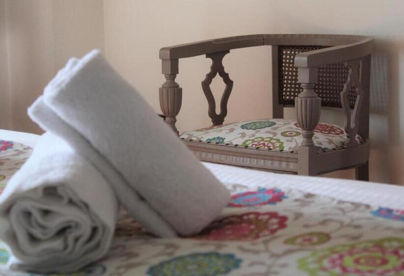 Deluxe room with river view, Au Marais